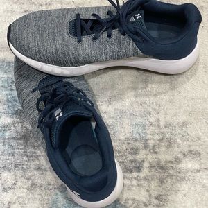 Mens 10.5 UA casual sneaker